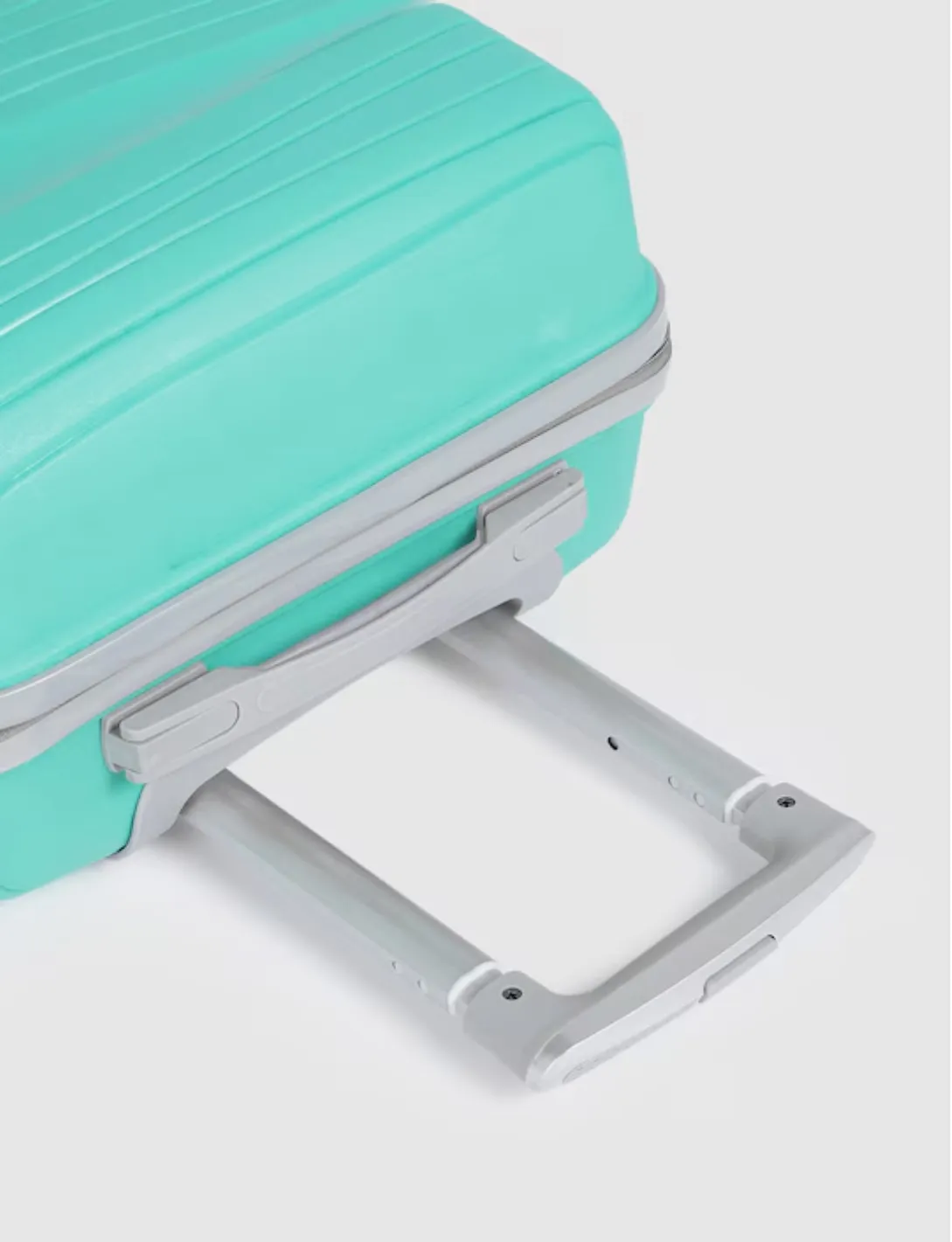 Iris 360 Degree Rotation Hard-Sided Cabin-Sized Trolley Bag